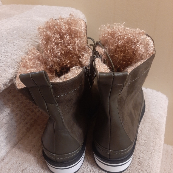 Winter Boots - Picture 6 of 11